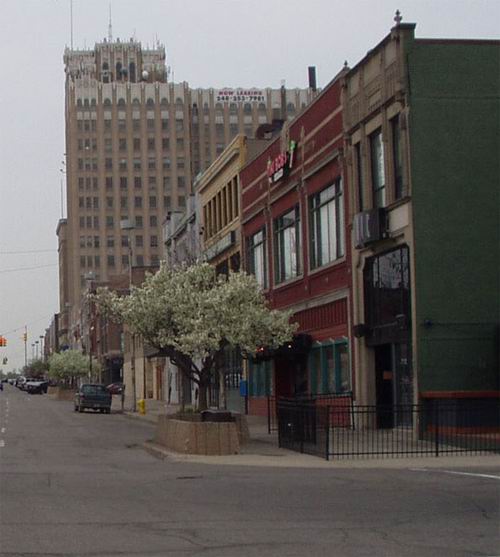 Eagle Theatre - Side View Of Eagle Now From Pontiac Historic District (newer photo)